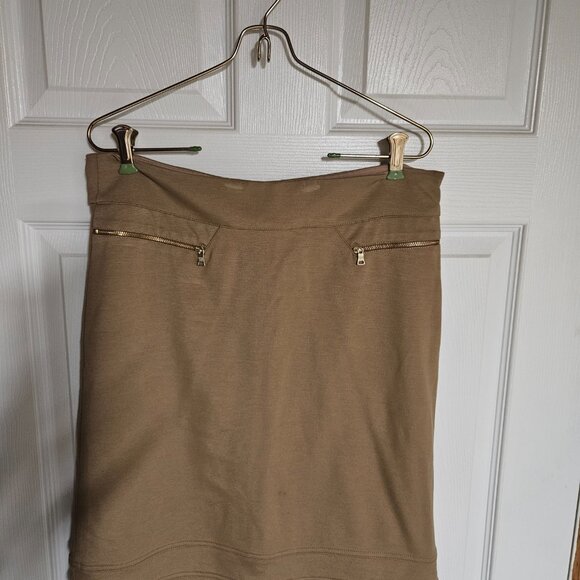 Blazer and skirt - Picture 6 of 12